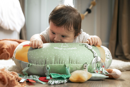 Sophie La Girafe Cosy Play Cushion image number 8